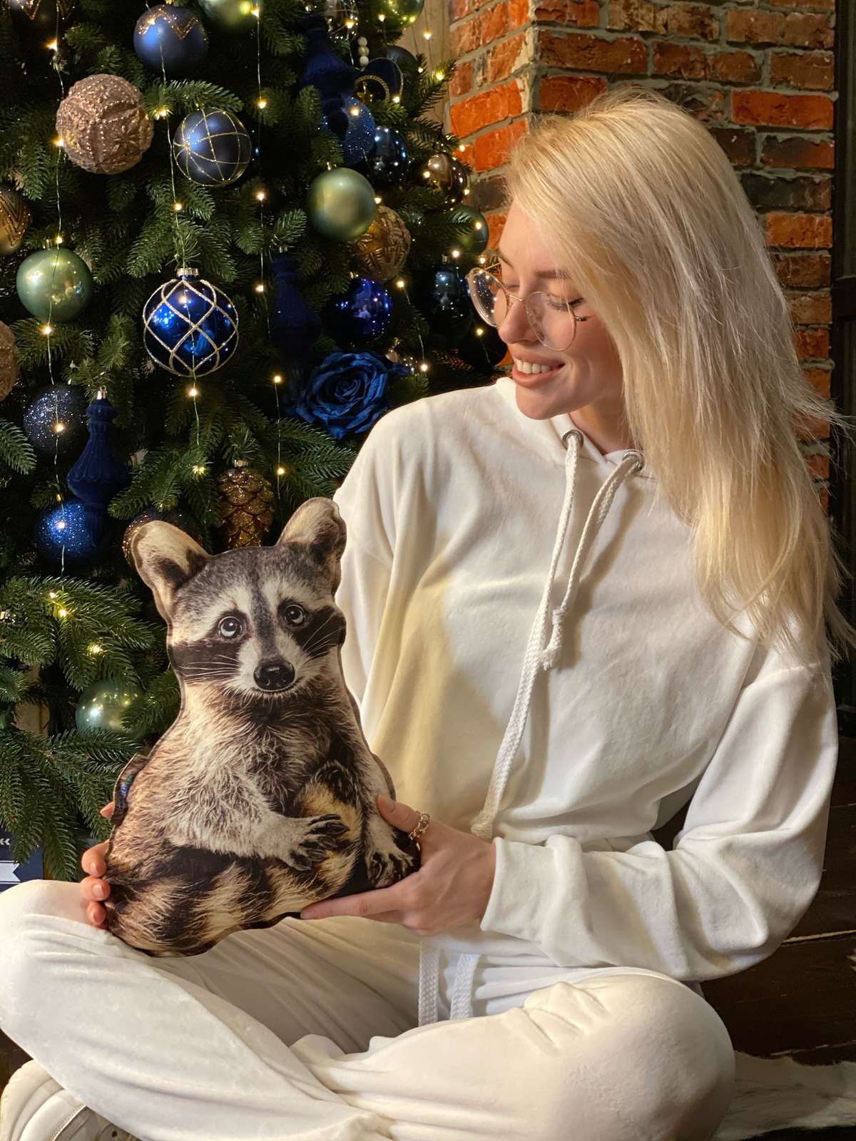 Реалістична іграшка-подушка Єнот - фото 4