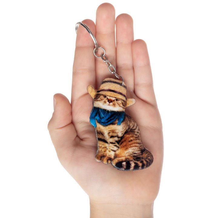 Брелок Котик в капелюсі в магазині