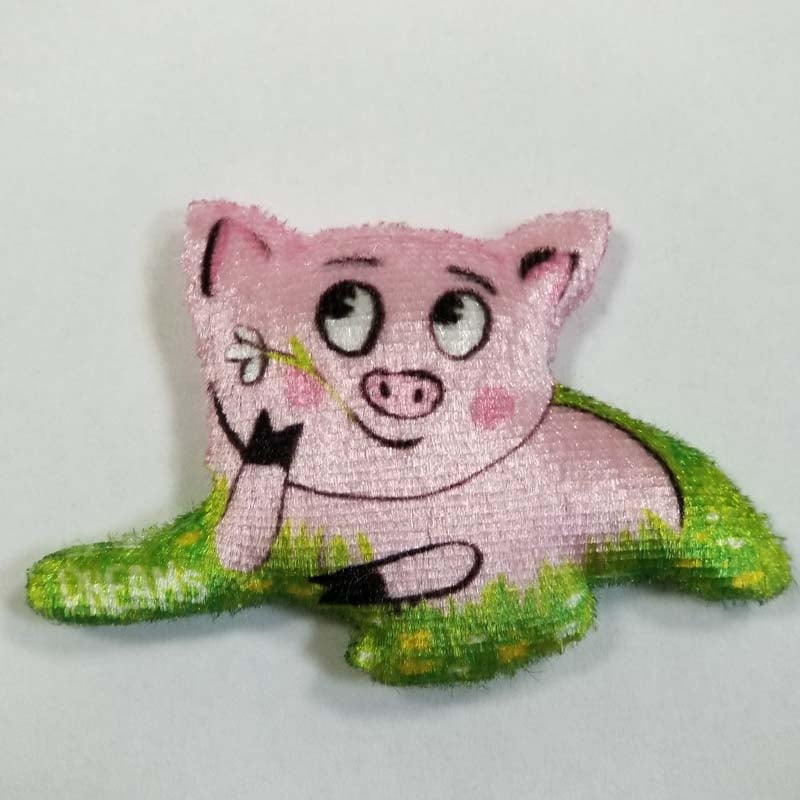 Magnet Pig on the Grass